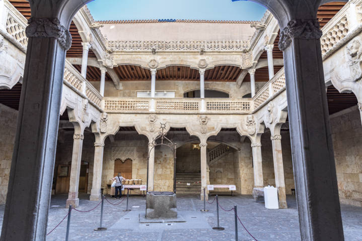 Salamanca 024 - Casa de Las Conchas.jpg